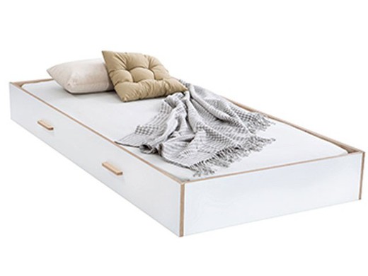 Dynamic pull-out bed
